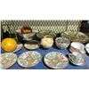 Image 3 : LOT OF TEA CUPS, PLATES, DECOR, DISPLAY STANDS AND MORE