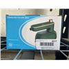 Image 1 : Foldable and portable mini clothing iron with spray function