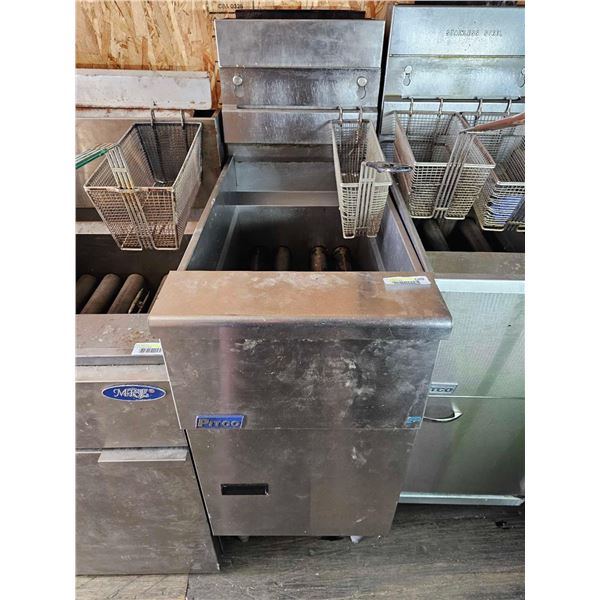 Pitco SG14-S Solstice 45 Lb High Efficiency Floor Tube Fired Natural Gas Fryer - with 1 Basket