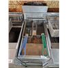 Image 5 : Pitco 40C+ 40 Lb Floor Tube Fired Natural Gas Fryer - with 2 baskets