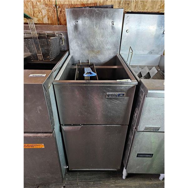MKE FG-115-N 42 Lb Floor Tube Fired Natural Gas Fryer - with 1 basket