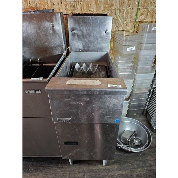 Pitco SG14-S Solstice 45 Lb High Efficiency Floor Tube Fired Natural Gas Fryer With Food Lowering Ra