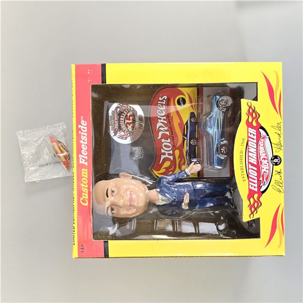 Hot Wheels Elliot Handler Convention piece, pin and bag