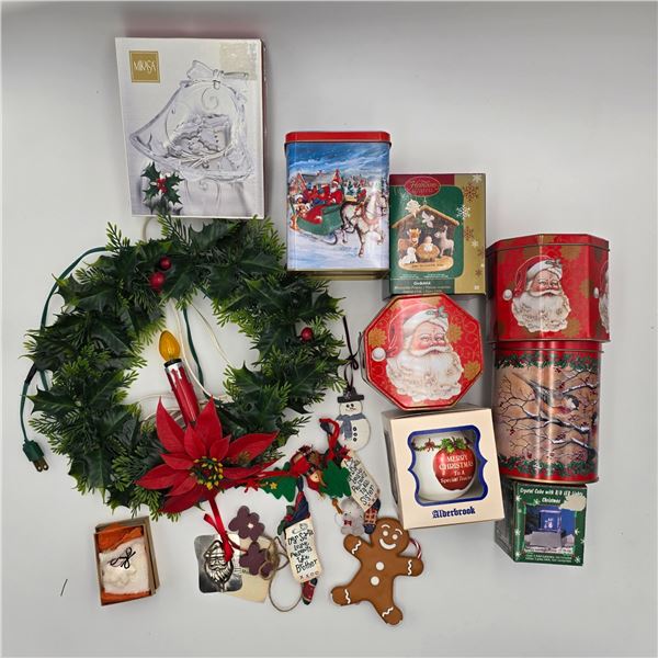 Christmas tins and décor