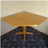 Image 1 : Corner table