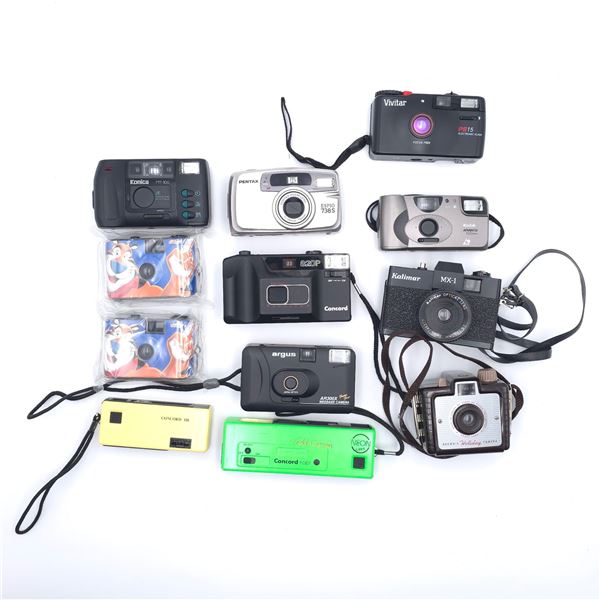 Lot of 12 cameras
