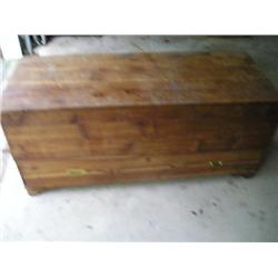 Cedar chest w/drawer