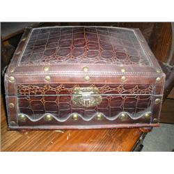 Chest/document box w/velvet lining