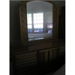 Dresser w/mirror