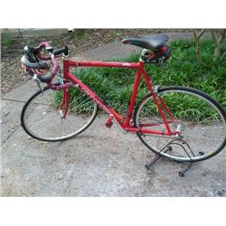 Cannondale 2.8 aluminum bike w/helmet and stand