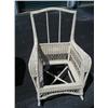 Image 1 : White wicker chair