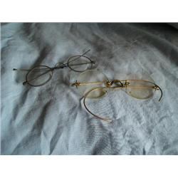 2 pairs of eyeglasses