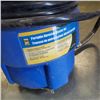 Image 2 : POWERFIST SAND BLASTER WITH HOSE AND SPRAY GUN
