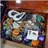 Image 2 : 2 CASES OF ESTATE JEWELLERY