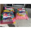 Image 2 : 2 ELECTRIC BALLOON PUMPS AND 3 BAGS OF BALLOONS