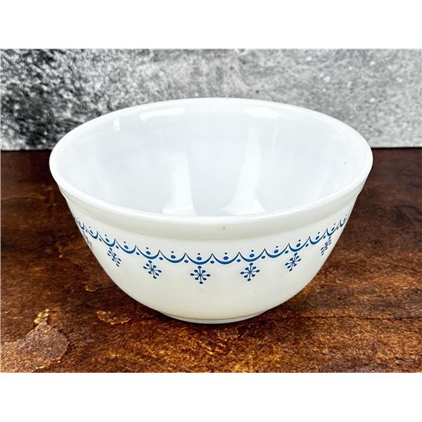 Pyrex Snowflake Garland 402 Mixing Bowl