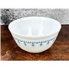 Image 1 : Pyrex Snowflake Garland 402 Mixing Bowl