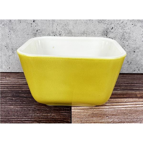 Pyrex Refrigerator Dish 501 B