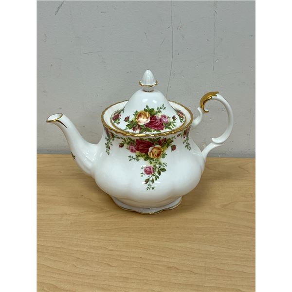 Royal Albert England Bone China "Old Country Roses" Teapot - very nice overall