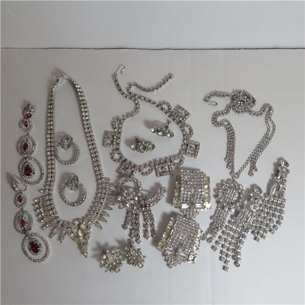 Stunning vintage costume jewelery lot - see description and photos