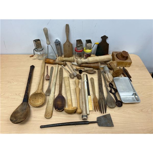 Lot of Primitive / Vintage & Modern Kitchen Tools - see all photos for contents