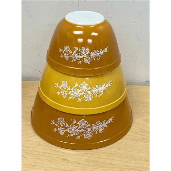 3 Pyrex Gold Butterfly Nesting Mixing Bowls - Largest 2.5L - see all photos
