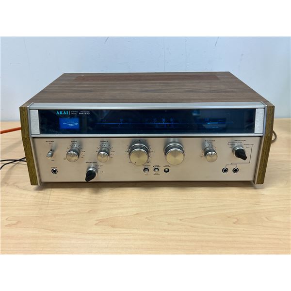 Akai Stereo Receiver AA-910 - one button missing - powers, not tested - see all photos