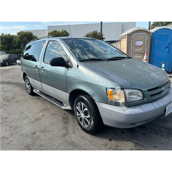 1998 Toyota Sienna