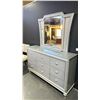 Image 2 : 9 DRAWER DRESSER