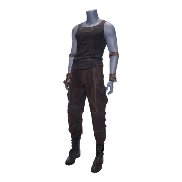 690. Riddick's (Vin Diesel) Costume ### THE CHRONICLES OF RIDDICK (2004)