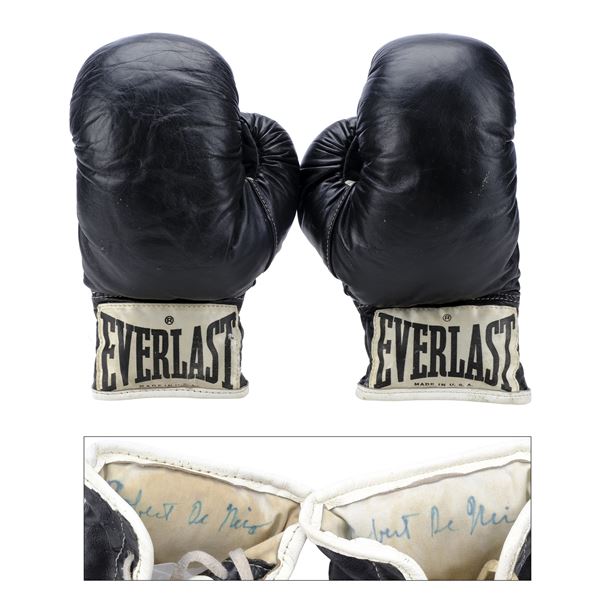 1279. Robert De Niro-Autographed Promotional Boxing Gloves ### RAGING BULL (1980)