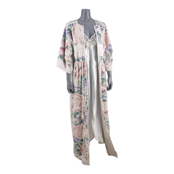 1809. Thelma's (Geena Davis) Robe and Nightgown ### THELMA & LOUISE (1991)