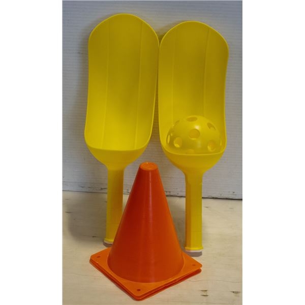 NEW SCOOP BALL SET INCLUDES 2 PADDLES, BALL AND