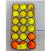 Image 1 : FLAT OF 18 YELLOW AND ORANGE GOLF BALLS