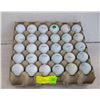 Image 1 : FLAT OF 30 GOLF BALLS TITLEST & KIRKLAND