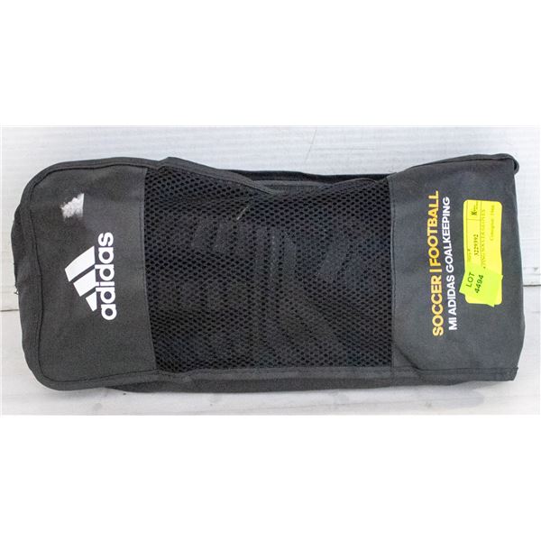 GOALKEEPING SOCCER GLOVES