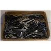 Image 1 : LOT OF 50 PROFESSIONAL HAIR CUTTING SCISSORS INCL