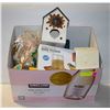 Image 1 : BOX OF BIRDHOUSES & FEEDERS