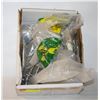 Image 1 : BOX OF VARIOUS LARGE SCREWS