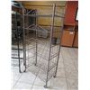 Image 2 : LOT DE 2 ÉTAGÈRES EN METAL ASSORTIES