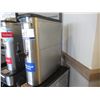 Image 2 : CONTENANT CAMBRO POUR LIQUIDE FROID 19" X 6" X 21"