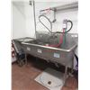 Image 1 : EVIER TRIPLE EN INOX. AVEC ROBINET 79" X 29"