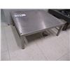 Image 1 : TABLE BASSE EN INOX. 22" X 20" X 8"