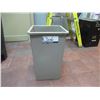 Image 1 : LOT DE 4 POUBELLES