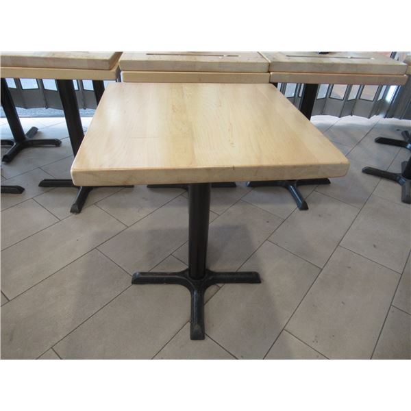 TABLE EN BOIS, PIEDS EN METAL 24" X 24" X 30"