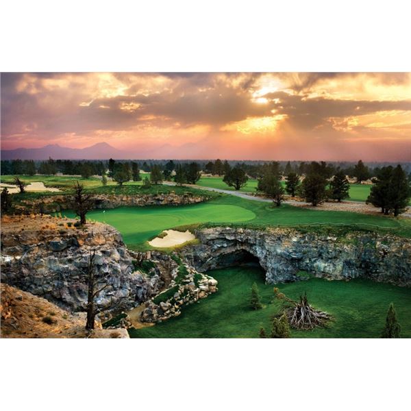 7 Days 6 nights stay at Pronghorn golf club residence in Bend Or