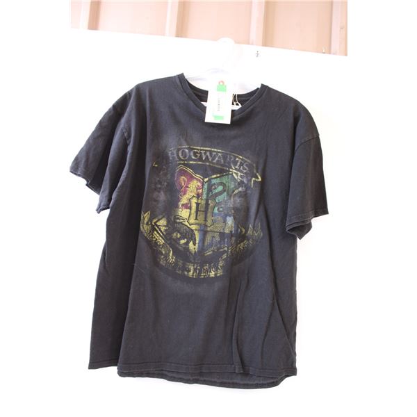 * Hogwarts Shirt - Size XL