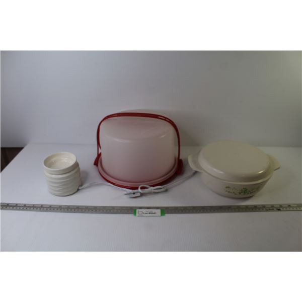 Plastic Cake Holder - 2 QT. Dish w/Lid