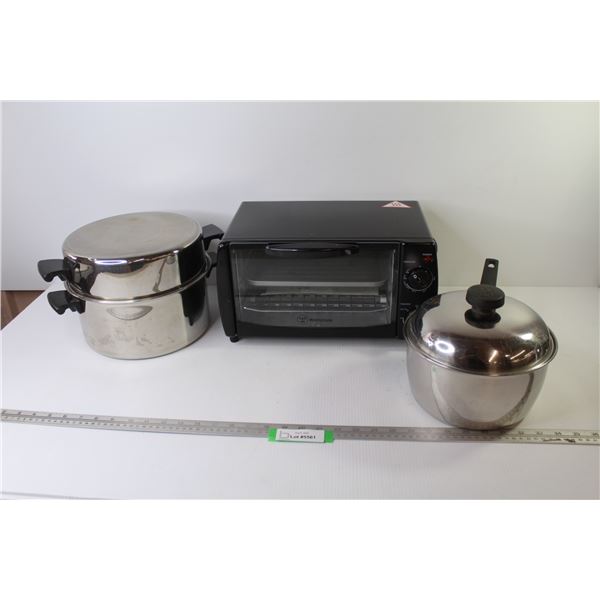 Westinghouse Toaster Oven (powers on) - Pots w/Lids