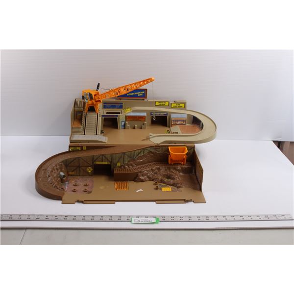Vintage 1979 Mattel Hot Wheels Stop & Go Construction Site Set (Incomplete)